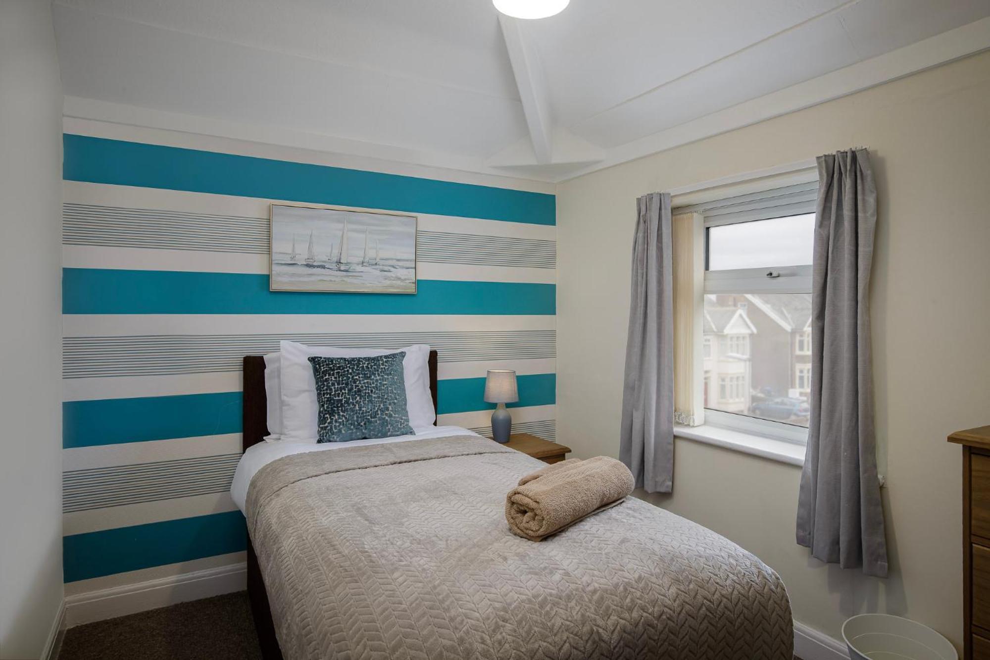 Arnside - Spacious 10-Bedroom Seaside Cottage بلاكبول المظهر الخارجي الصورة