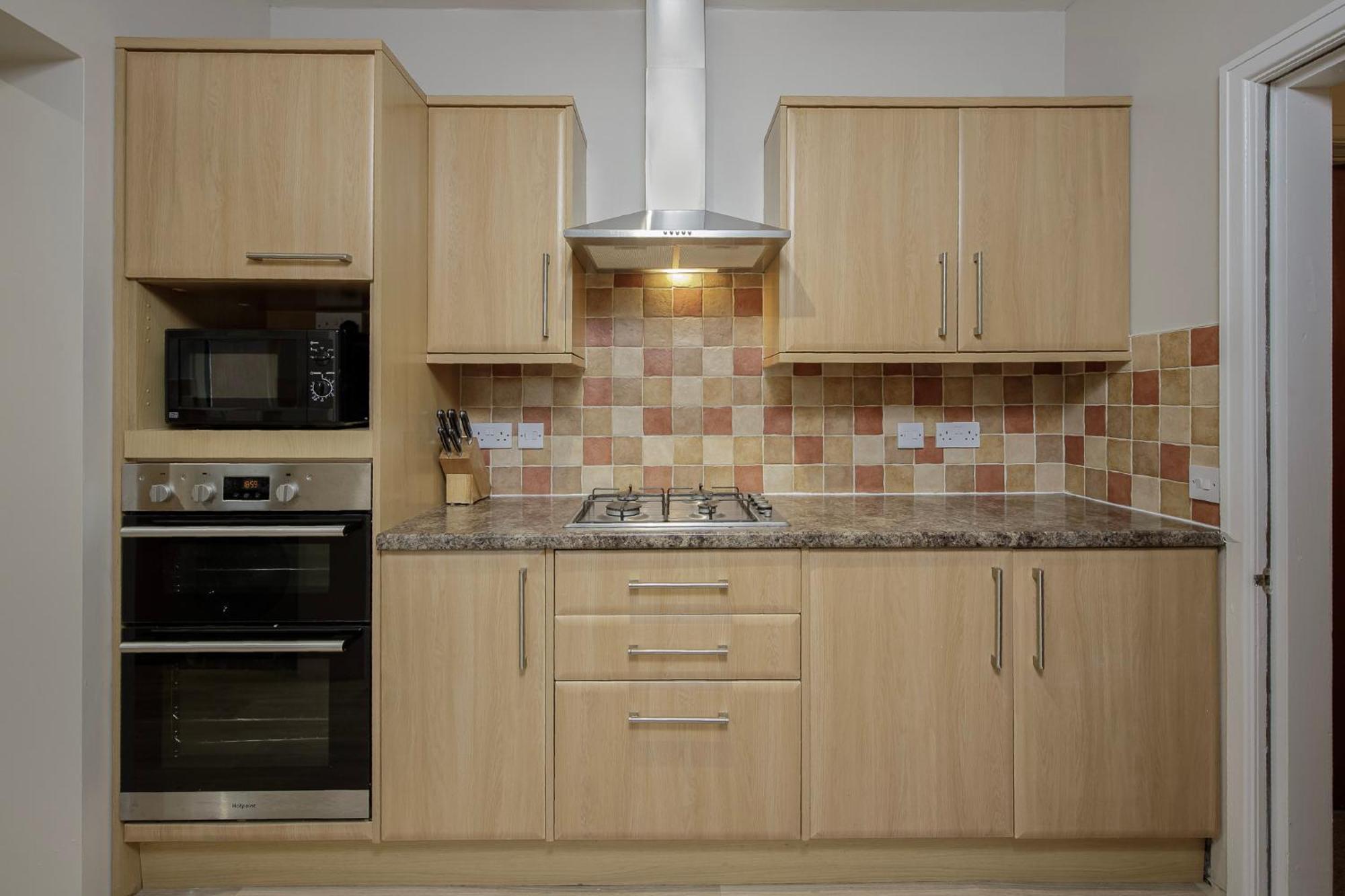 Arnside - Spacious 10-Bedroom Seaside Cottage بلاكبول المظهر الخارجي الصورة