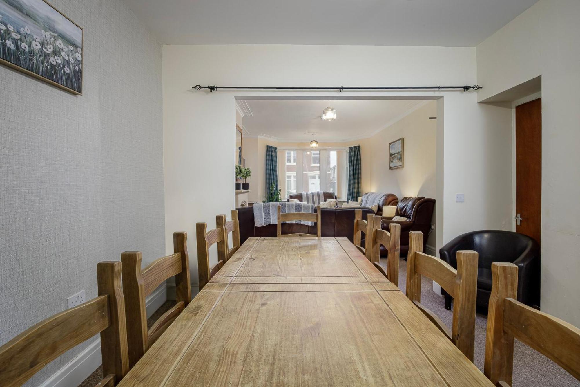 Arnside - Spacious 10-Bedroom Seaside Cottage بلاكبول المظهر الخارجي الصورة