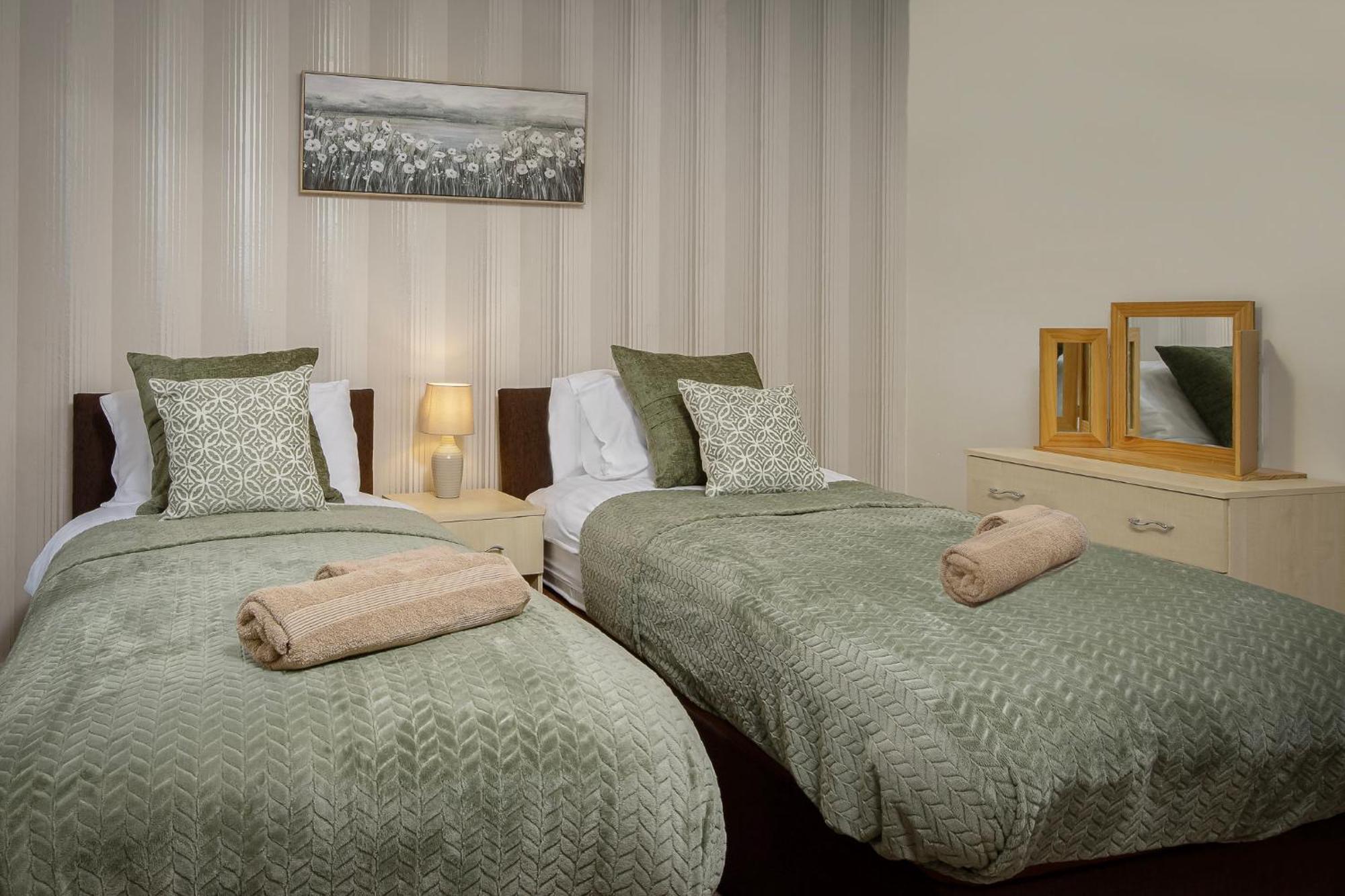 Arnside - Spacious 10-Bedroom Seaside Cottage بلاكبول المظهر الخارجي الصورة