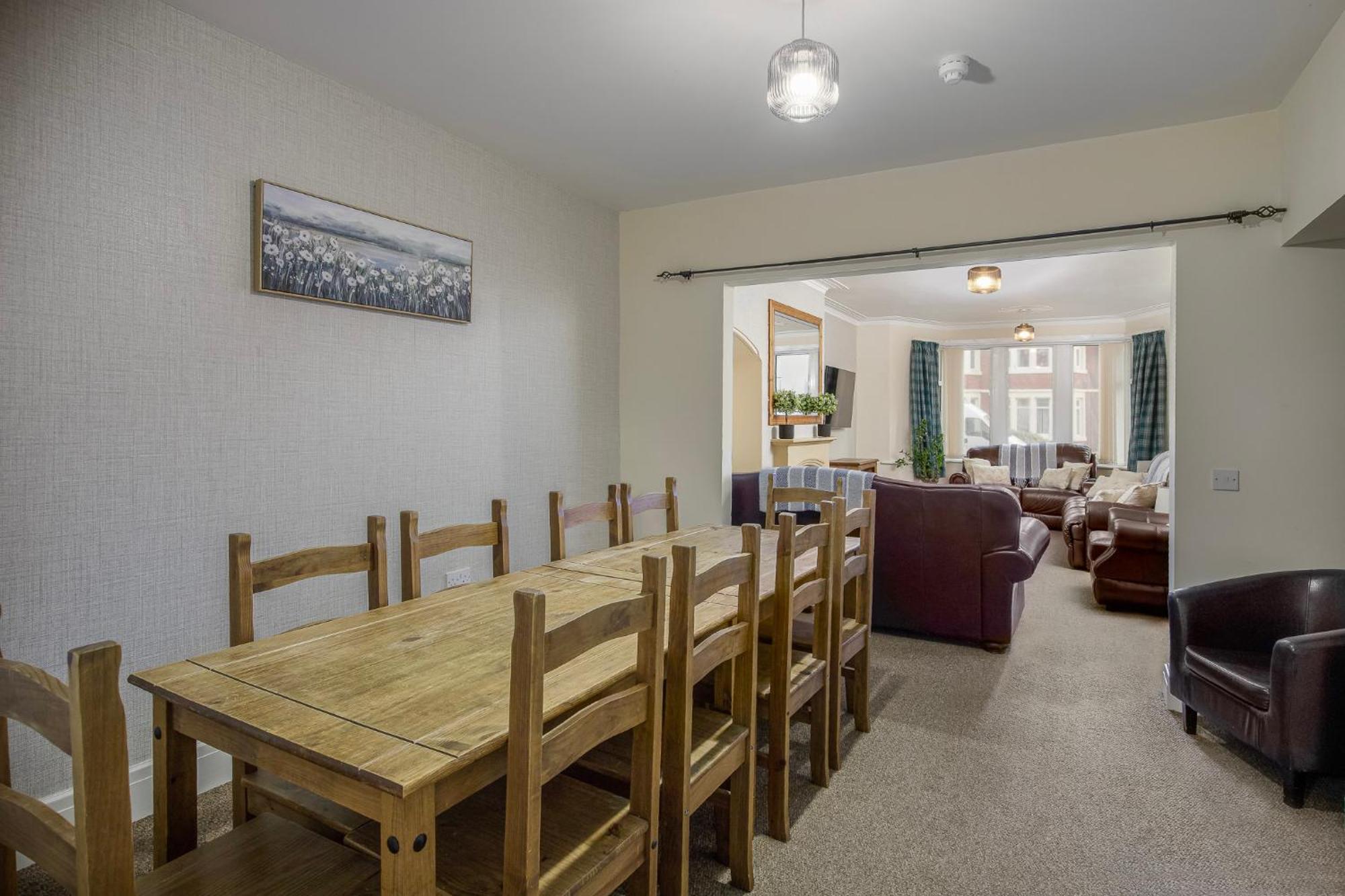 Arnside - Spacious 10-Bedroom Seaside Cottage بلاكبول المظهر الخارجي الصورة