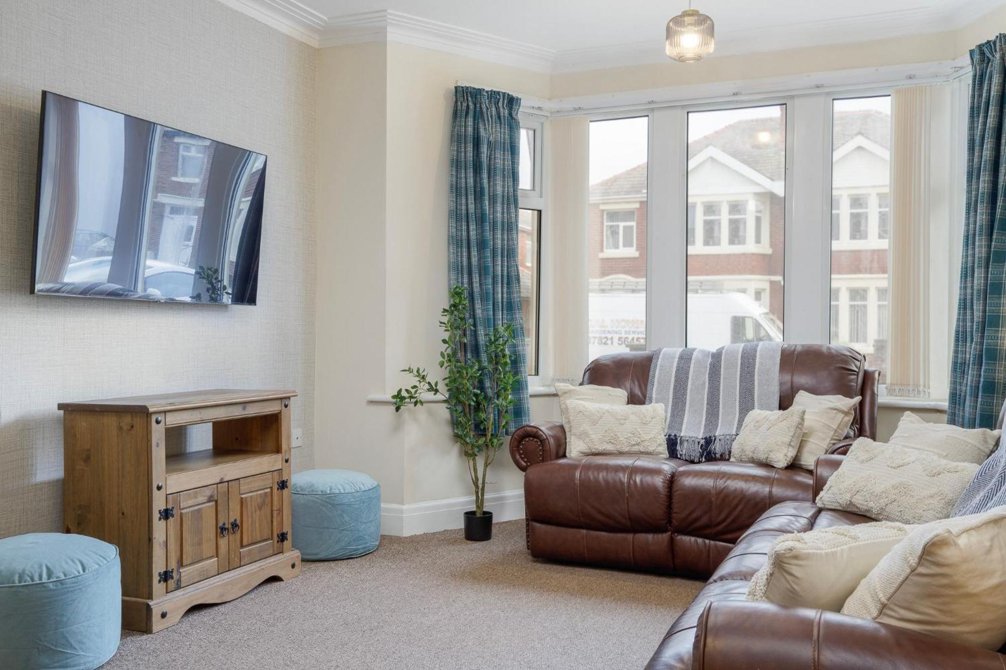 Arnside - Spacious 10-Bedroom Seaside Cottage بلاكبول المظهر الخارجي الصورة