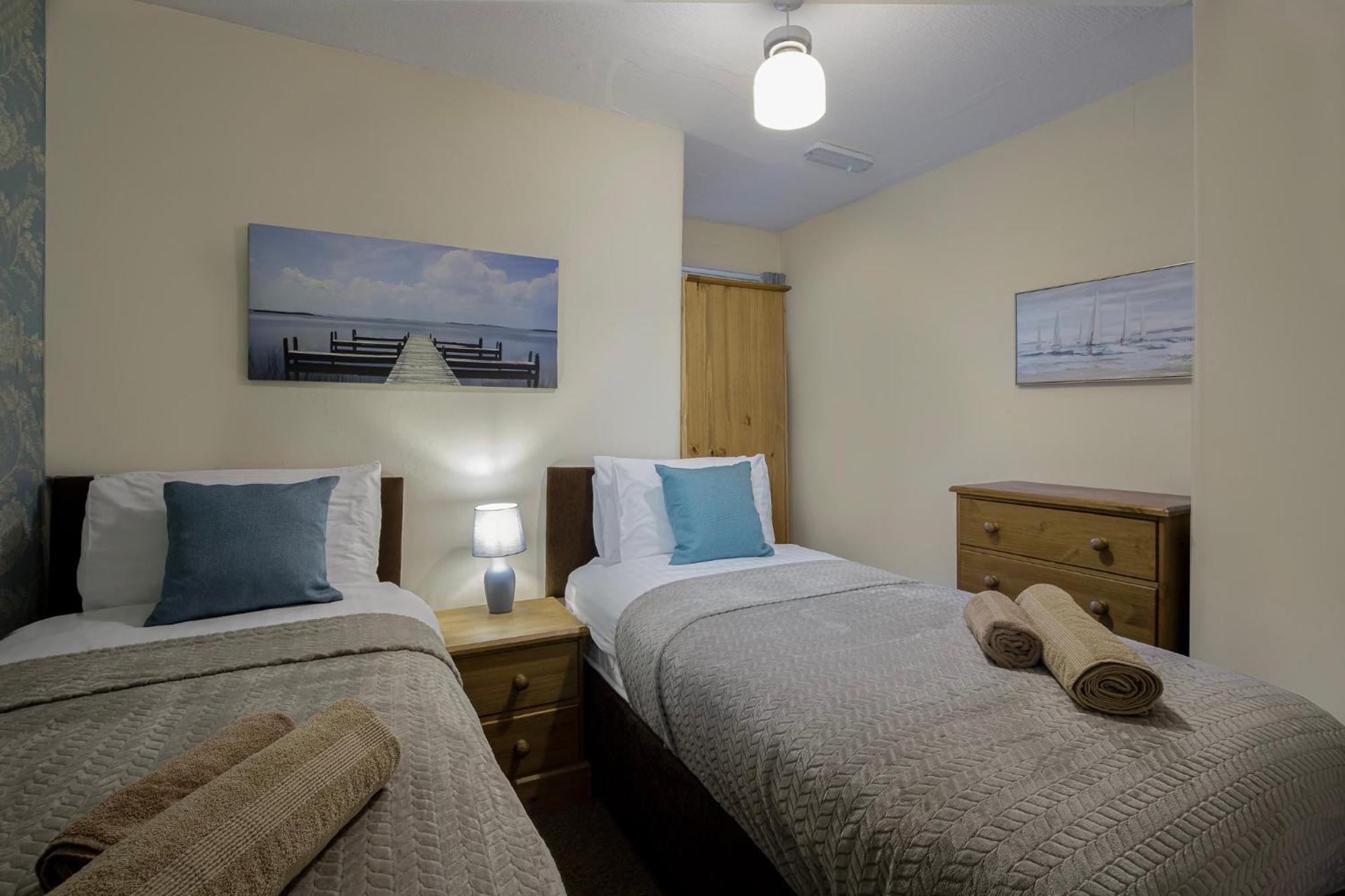 Arnside - Spacious 10-Bedroom Seaside Cottage بلاكبول المظهر الخارجي الصورة