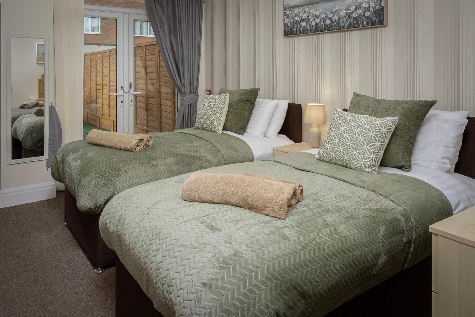 Arnside - Spacious 10-Bedroom Seaside Cottage بلاكبول المظهر الخارجي الصورة