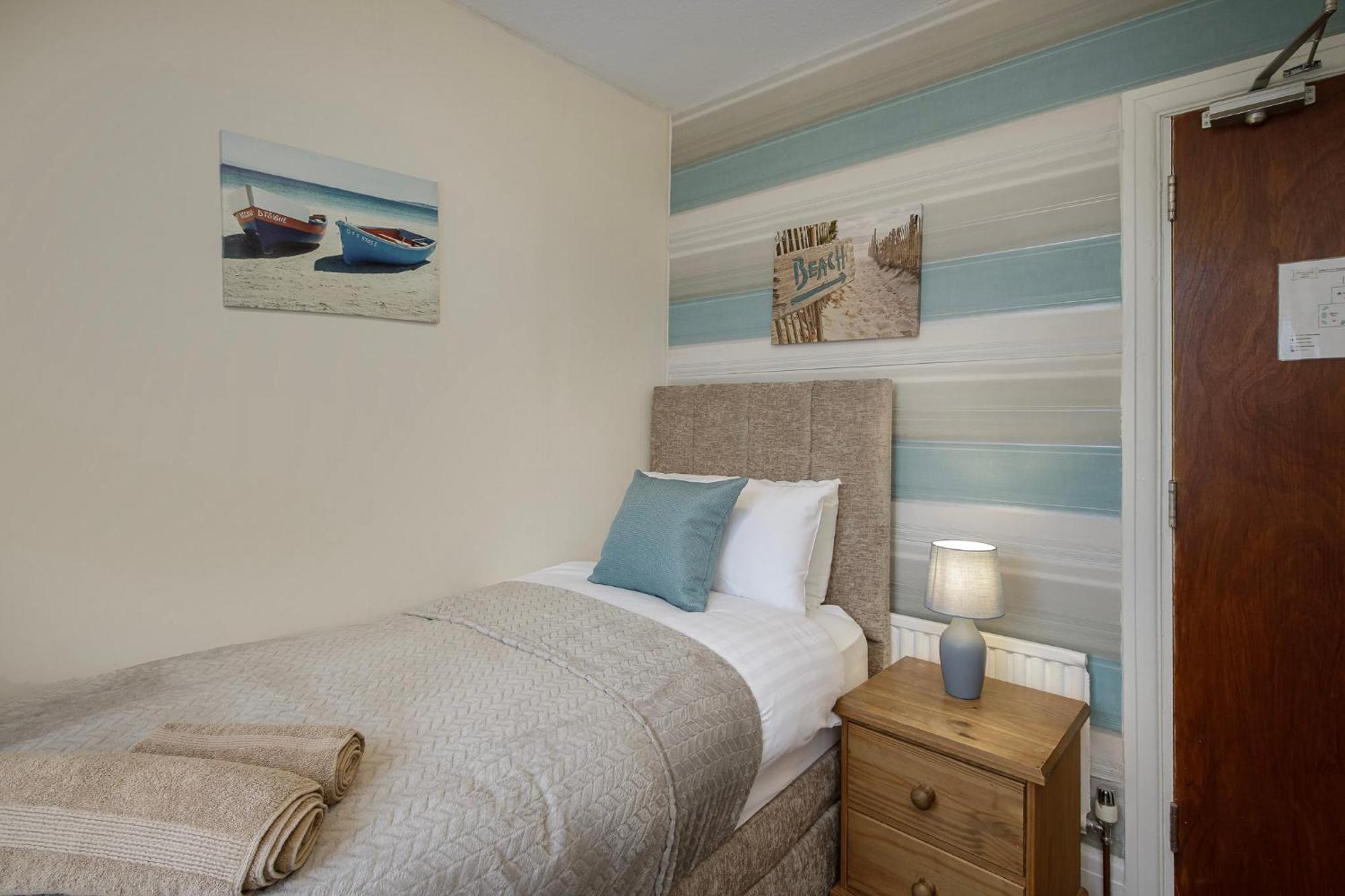 Arnside - Spacious 10-Bedroom Seaside Cottage بلاكبول المظهر الخارجي الصورة